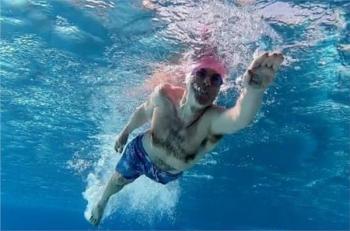 دراسة: السباحة في الماء البارد تساعد على إنقاص الوزن!