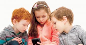 الباحث الاجتماعي رحمن علي يوضح مدى خطورة الهواتف الذكية على الأطفال (فيديو) 